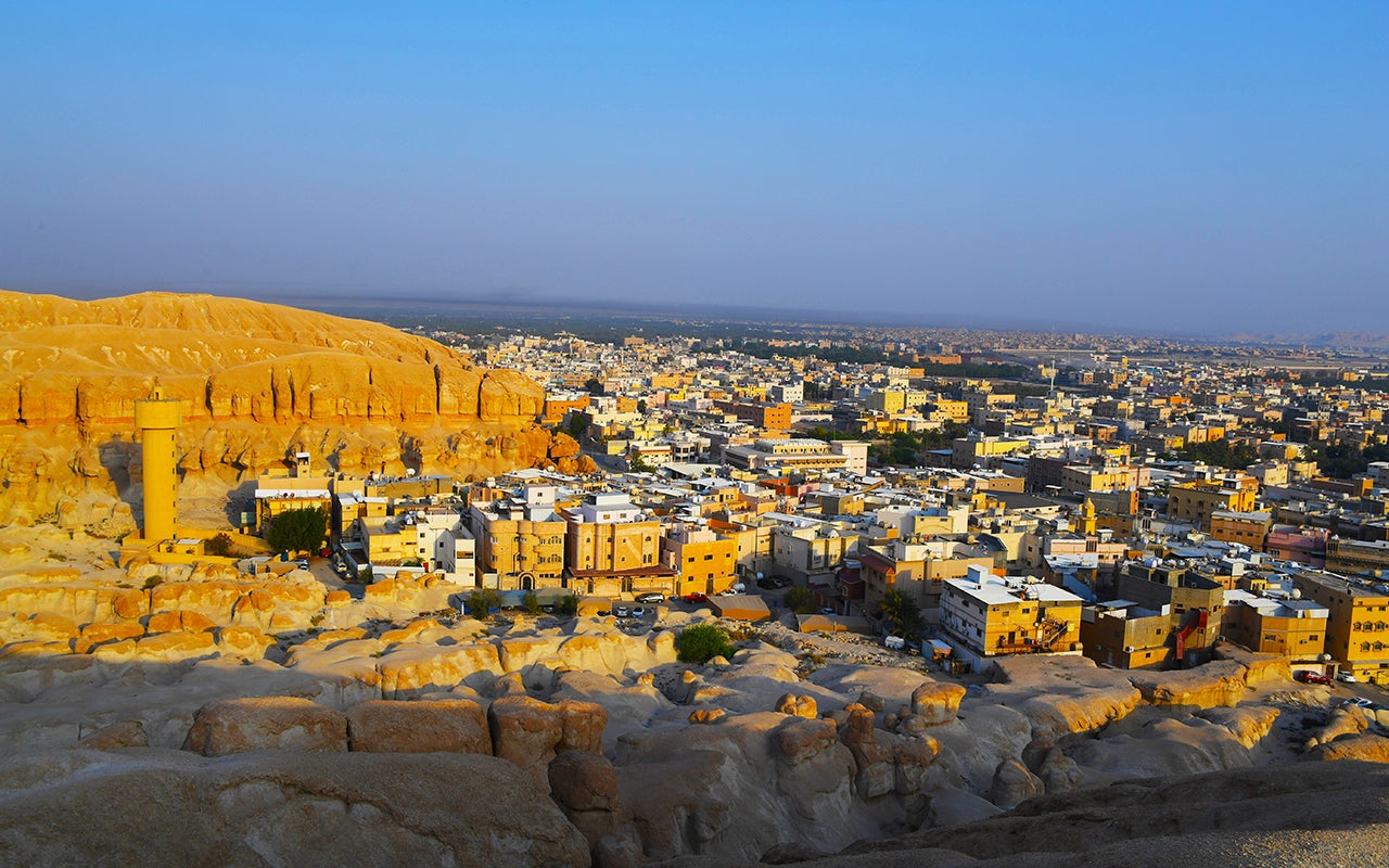 الأحساء تسجل أكثر من 493 ألف صفقة عقارية و10 آلاف عقد وساطة